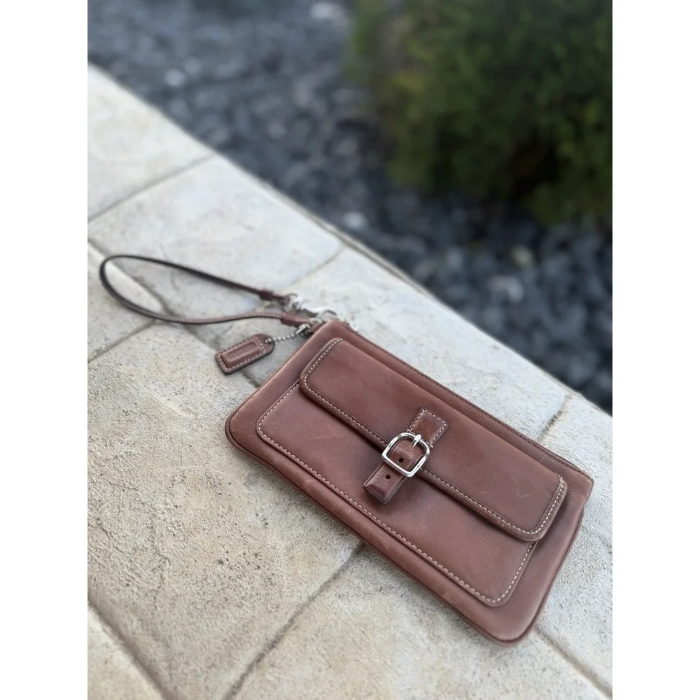 VTG COACH Soho Brown Leather Buckle Flap Wristlet Clutch Small Purse Wallet